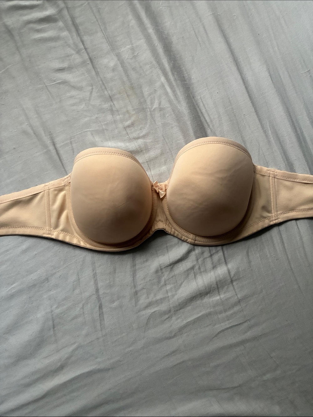Seamless Strapless Convertible Bra in Nude